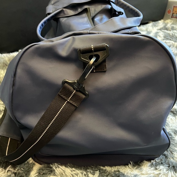 Herschel Supply Co. Novel Duffel Studio Navy Blue EUC - Picture 4 of 12
